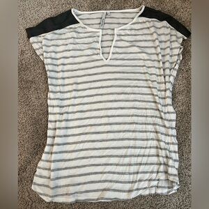 Like new Michael stars shirt •
Medium